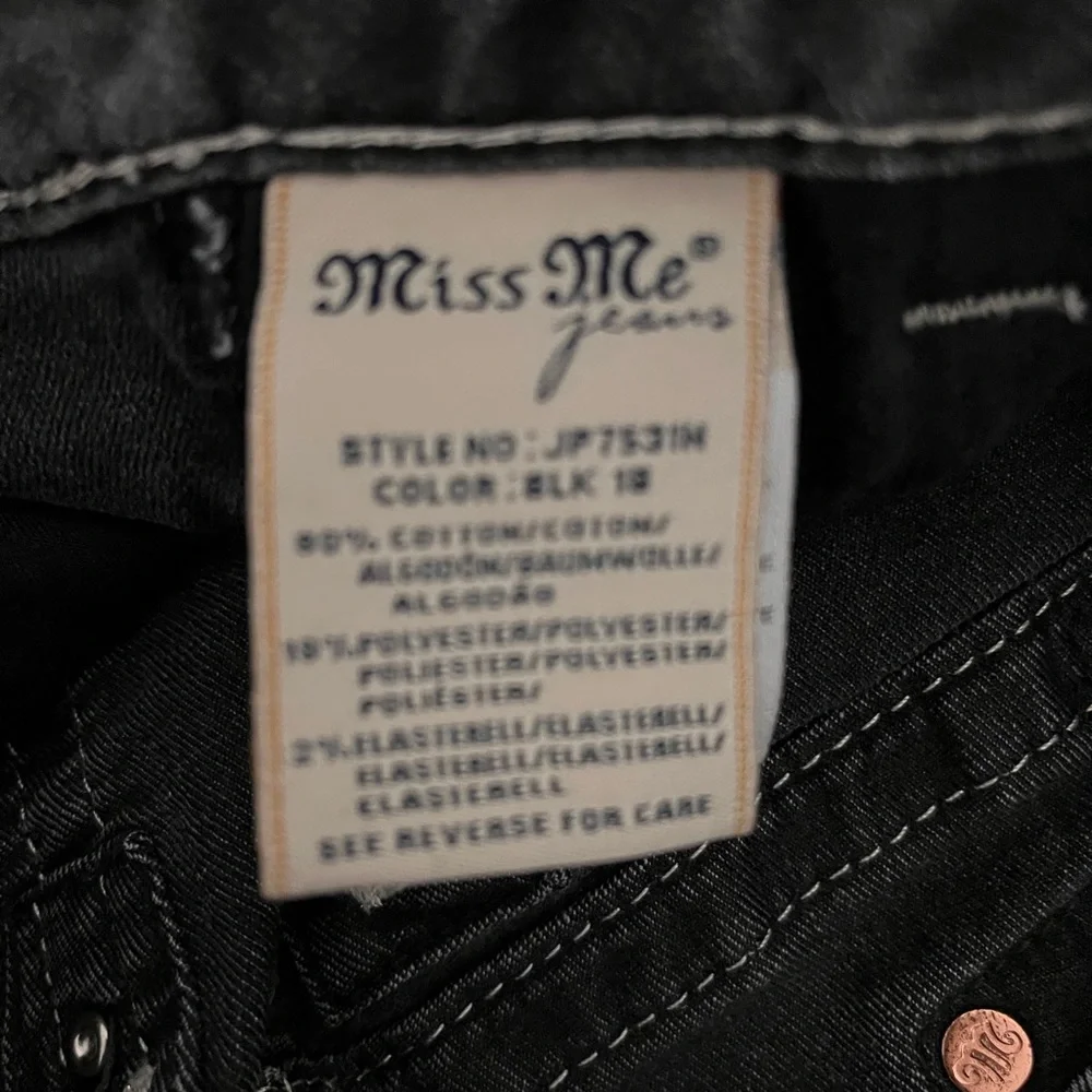 Miss Me Black Jean Shorts with Flag Design - Picture 4 of 4
